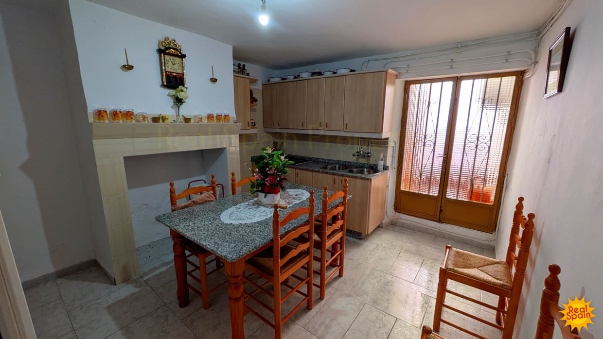 4 bedroom Townhouse for sale in Velez-Blanco - € 95,000 (Ref: 9800818)