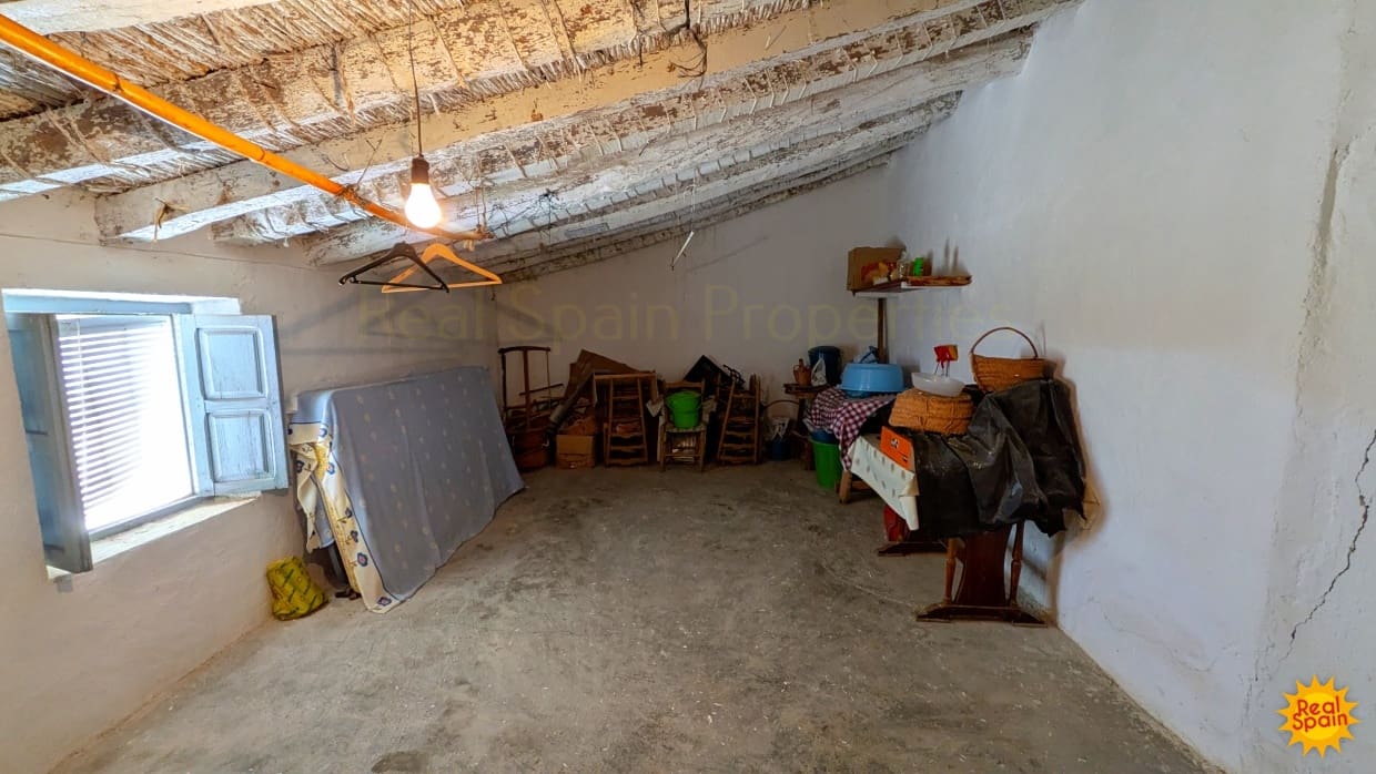 4 bedroom Townhouse for sale in Velez-Blanco - € 95,000 (Ref: 9800818)