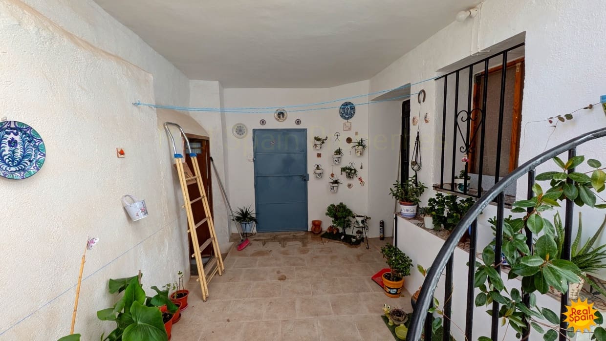 4 bedroom Townhouse for sale in Velez-Blanco - € 95,000 (Ref: 9800818)