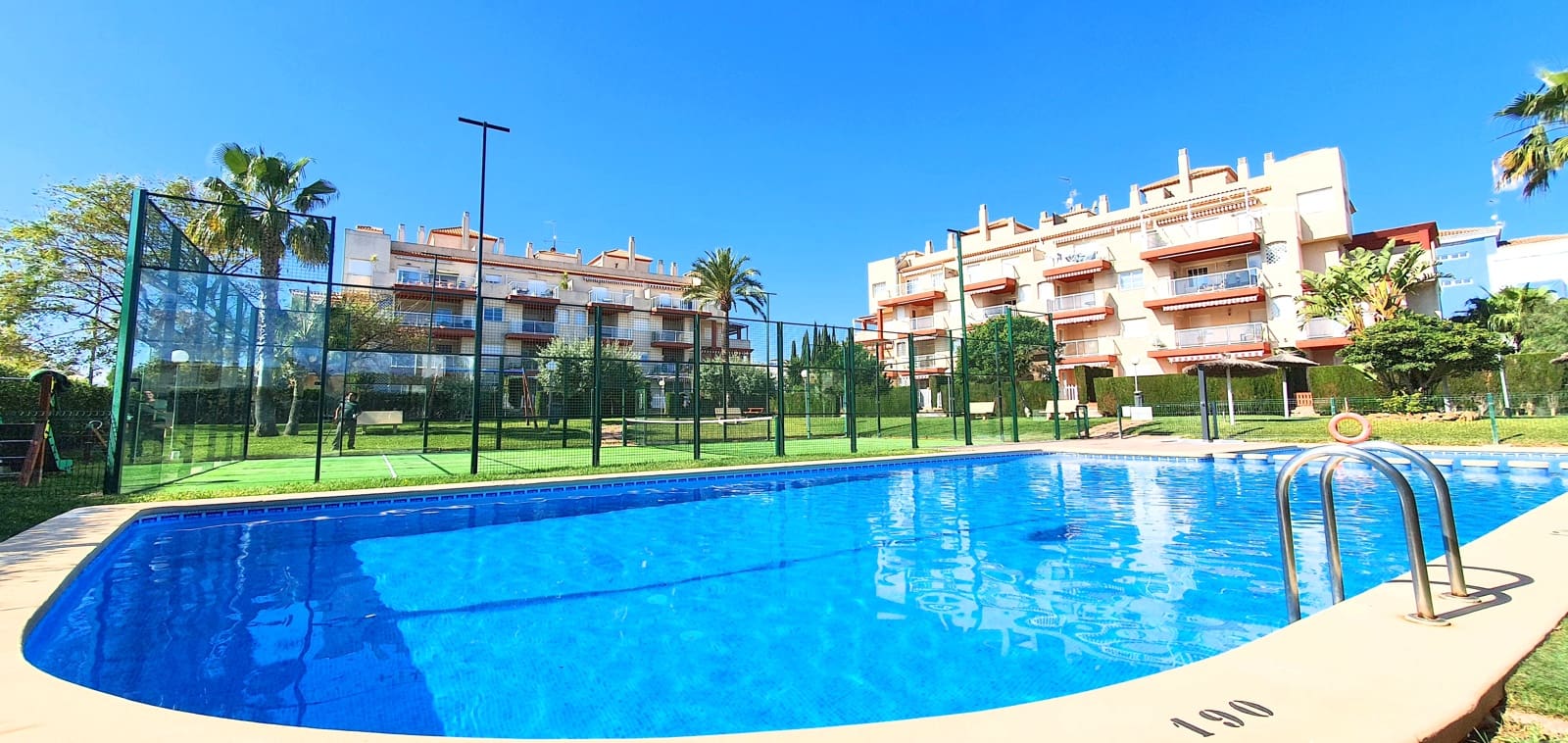 2 sovrum Strandlägenhet för semesterbostäder i Denia med pool garage - 500 € (Ref: 9756779)