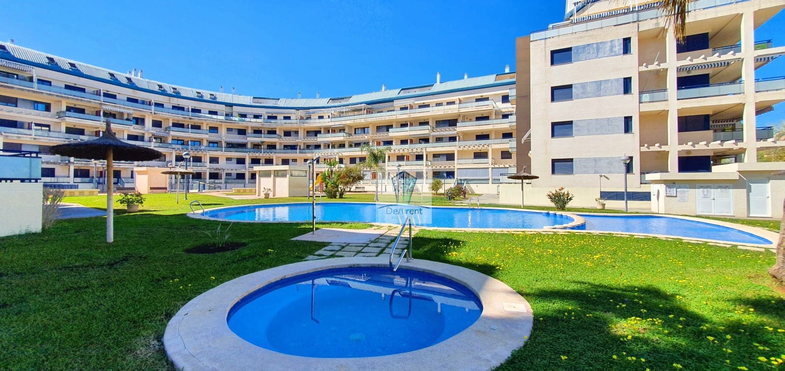 3 camera da letto Appartamento sulla Spiaggia da affitare come casa vacanza in Denia con piscina garage - 500 € (Rif: 9758103)