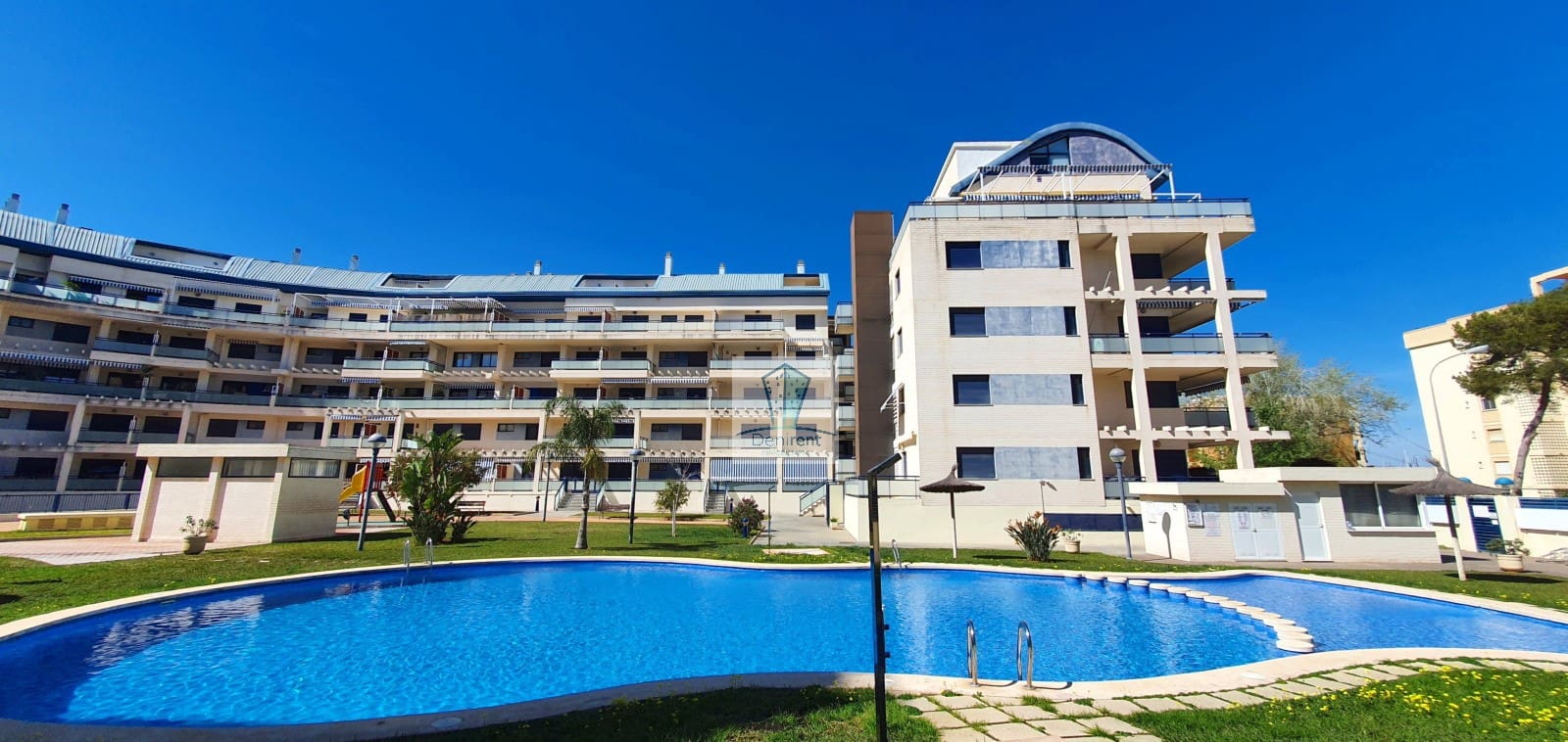 3 camera da letto Appartamento sulla Spiaggia da affitare come casa vacanza in Denia con piscina garage - 500 € (Rif: 9758103)