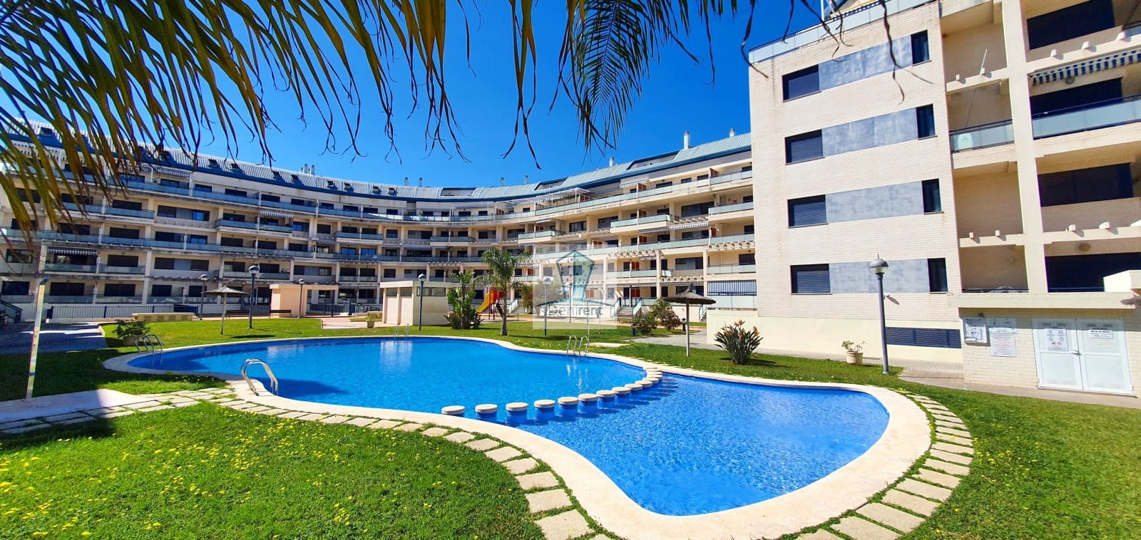 3 camera da letto Appartamento sulla Spiaggia da affitare come casa vacanza in Denia con piscina garage - 500 € (Rif: 9758103)