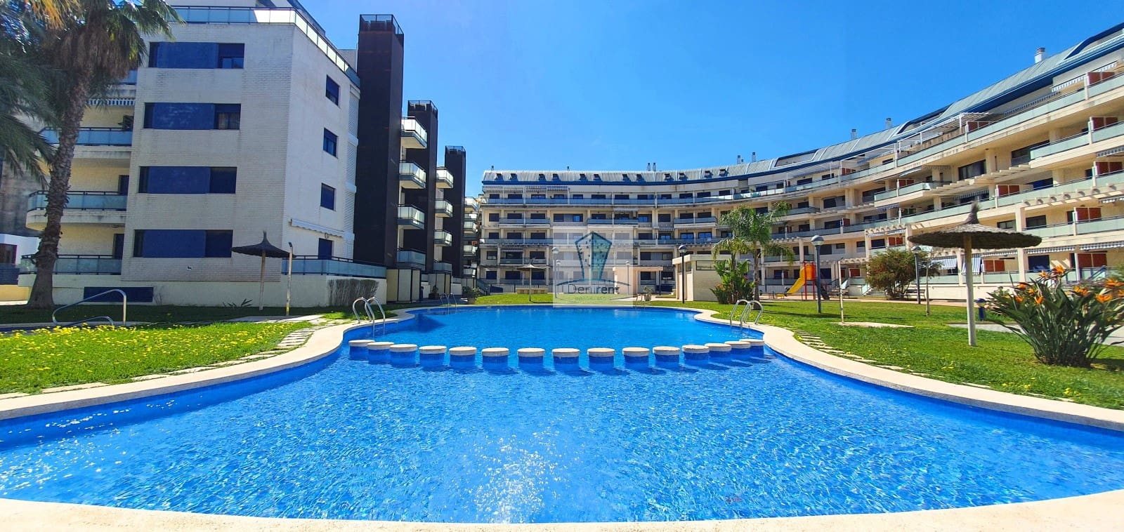 3 camera da letto Appartamento sulla Spiaggia da affitare come casa vacanza in Denia con piscina garage - 500 € (Rif: 9758103)