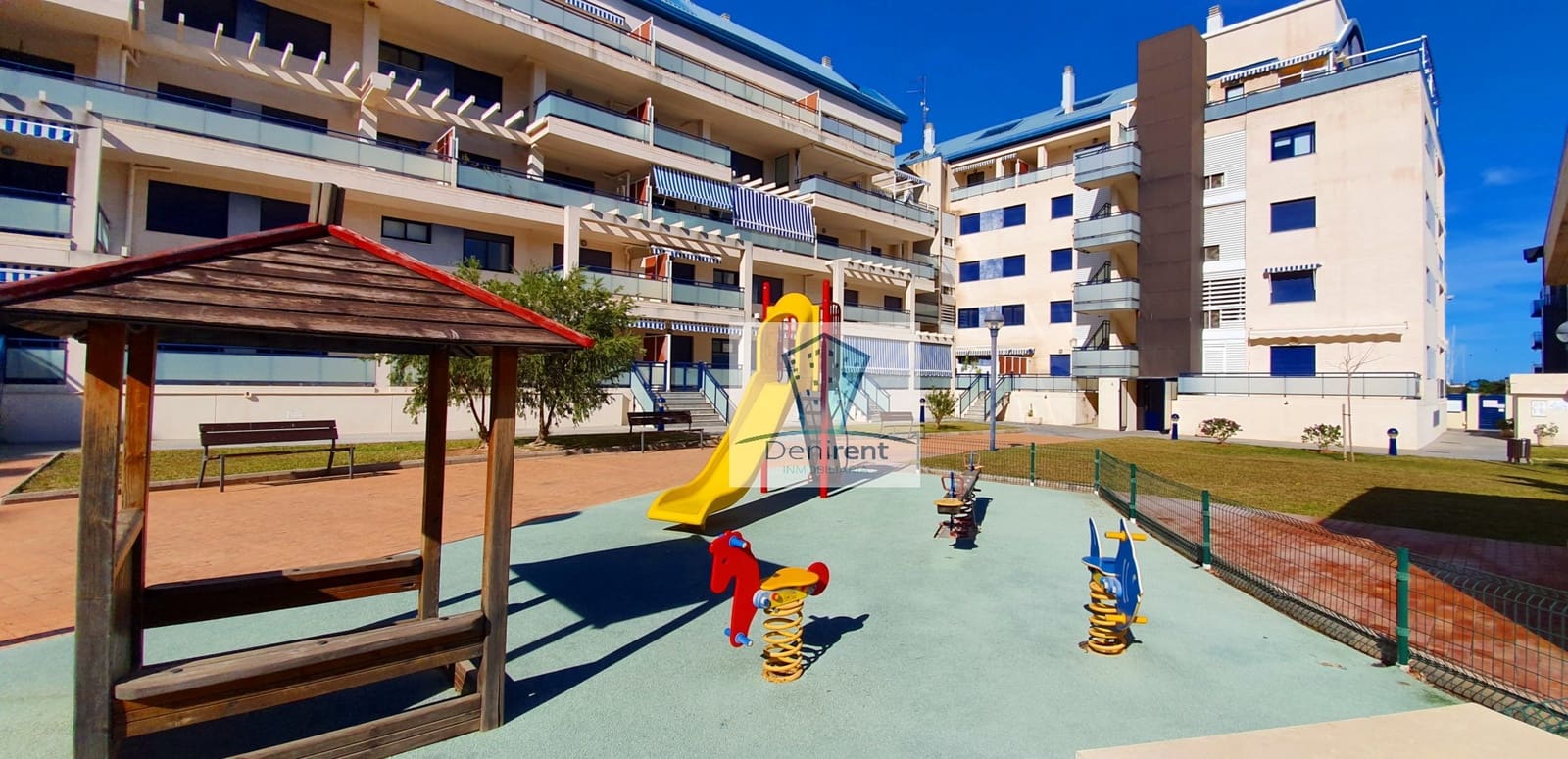 3 camera da letto Appartamento sulla Spiaggia da affitare come casa vacanza in Denia con piscina garage - 500 € (Rif: 9758103)