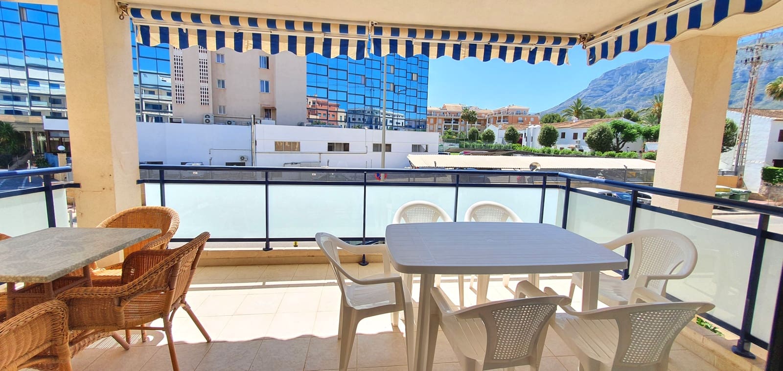 3 camera da letto Appartamento sulla Spiaggia da affitare come casa vacanza in Denia con piscina garage - 500 € (Rif: 9758103)