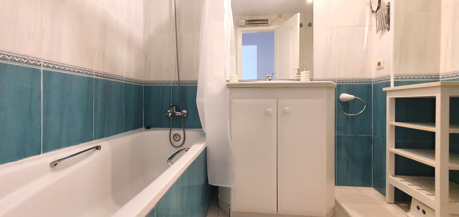 3 bedroom Beach Apartment for holiday rental in Denia with pool garage - € 665 (Ref: 9758107)