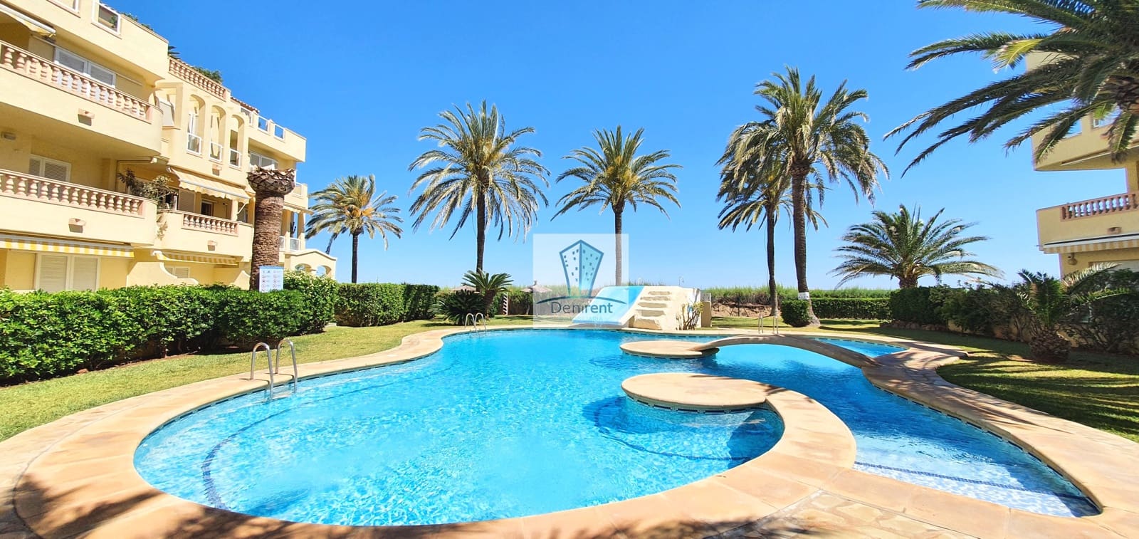 3 bedroom Beach Apartment for holiday rental in Denia with pool garage - € 665 (Ref: 9758107)
