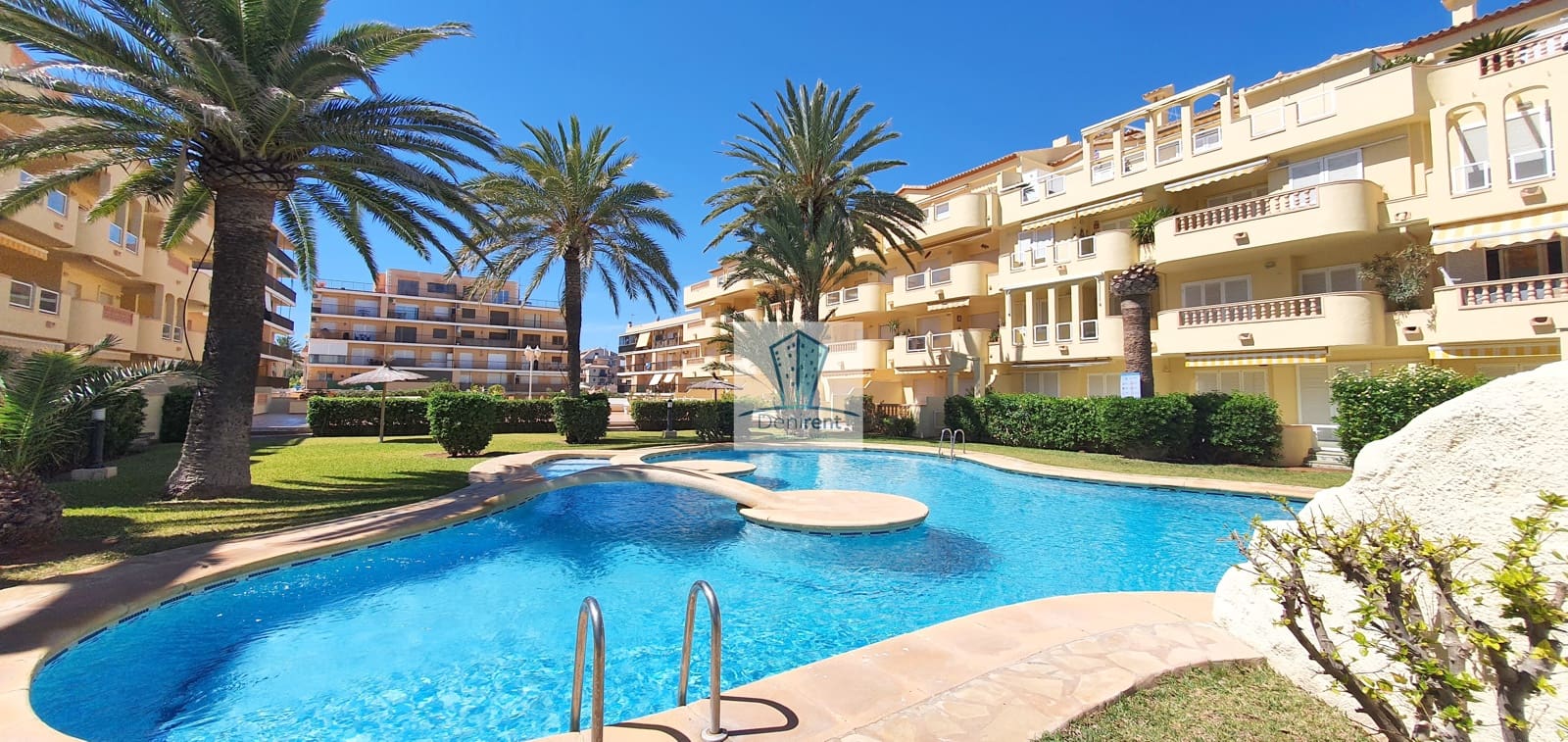 3 bedroom Beach Apartment for holiday rental in Denia with pool garage - € 665 (Ref: 9758107)