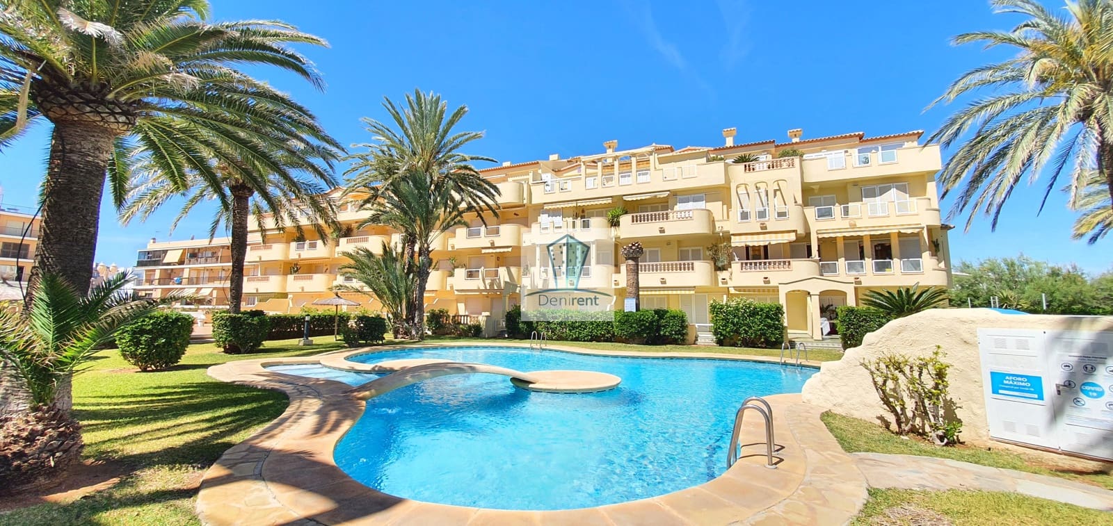 3 bedroom Beach Apartment for holiday rental in Denia with pool garage - € 665 (Ref: 9758107)
