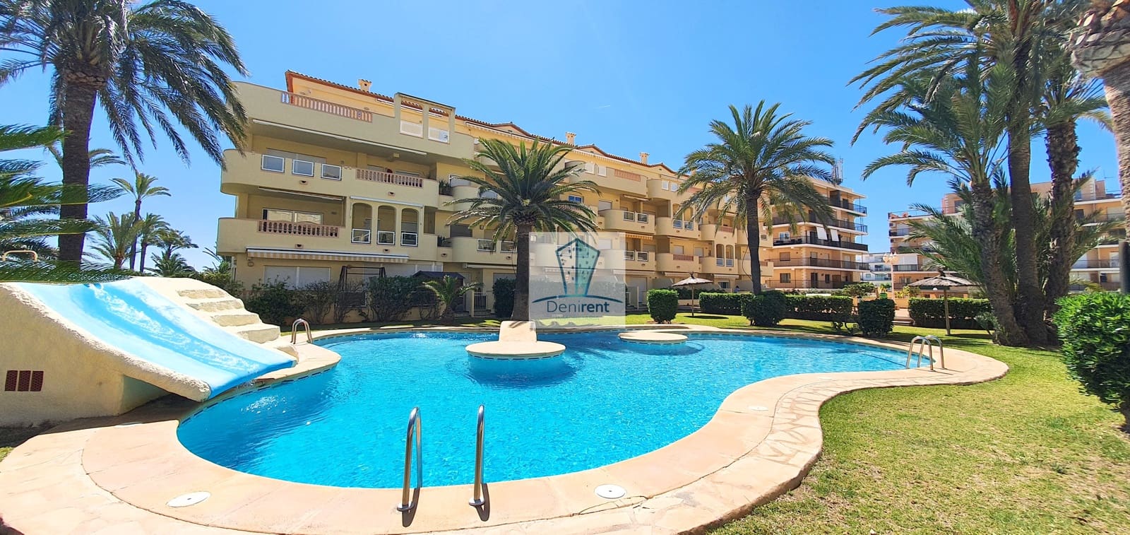 3 bedroom Beach Apartment for holiday rental in Denia with pool garage - € 665 (Ref: 9758107)