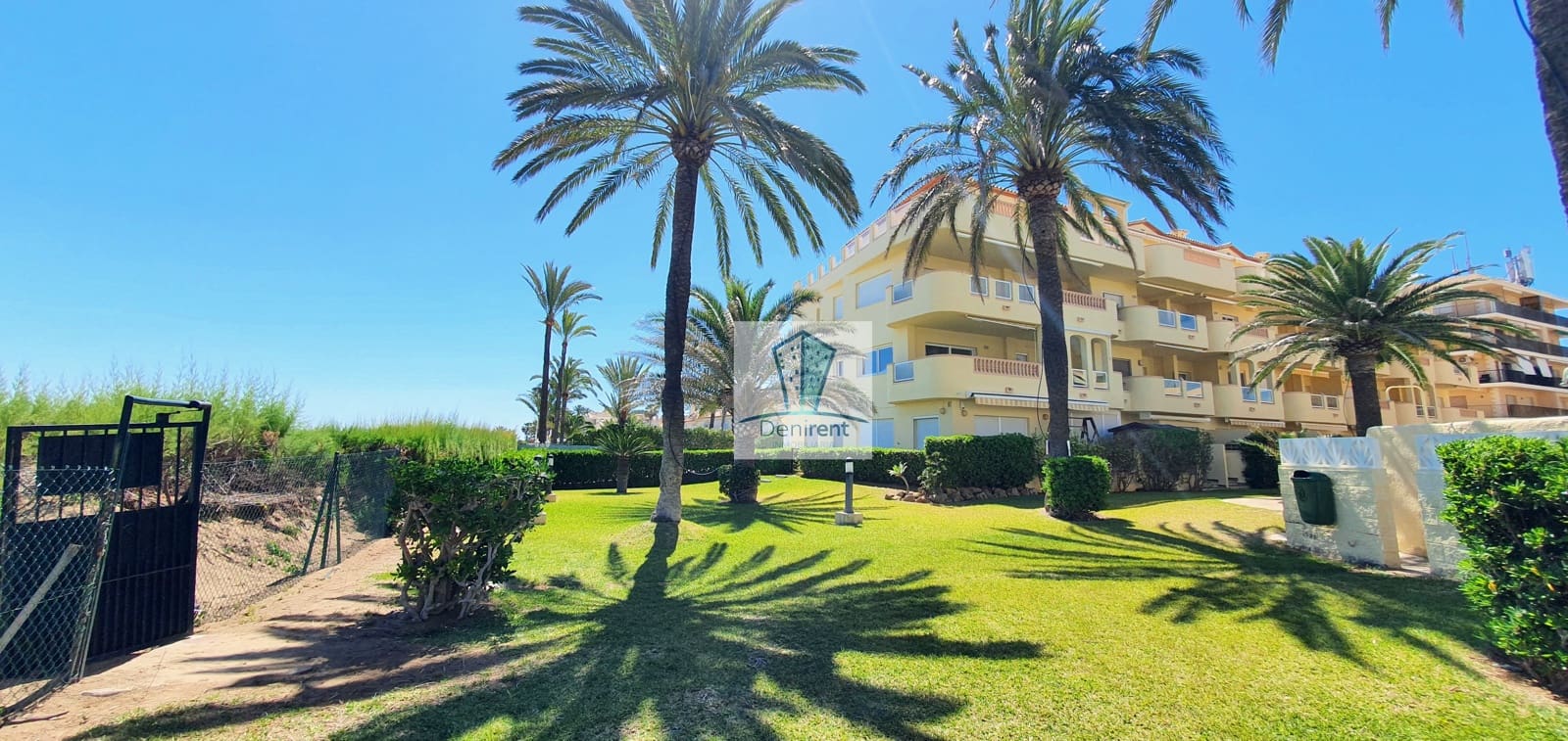 3 bedroom Beach Apartment for holiday rental in Denia with pool garage - € 665 (Ref: 9758107)