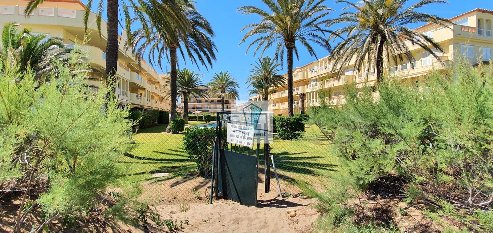 3 bedroom Beach Apartment for holiday rental in Denia with pool garage - € 665 (Ref: 9758107)