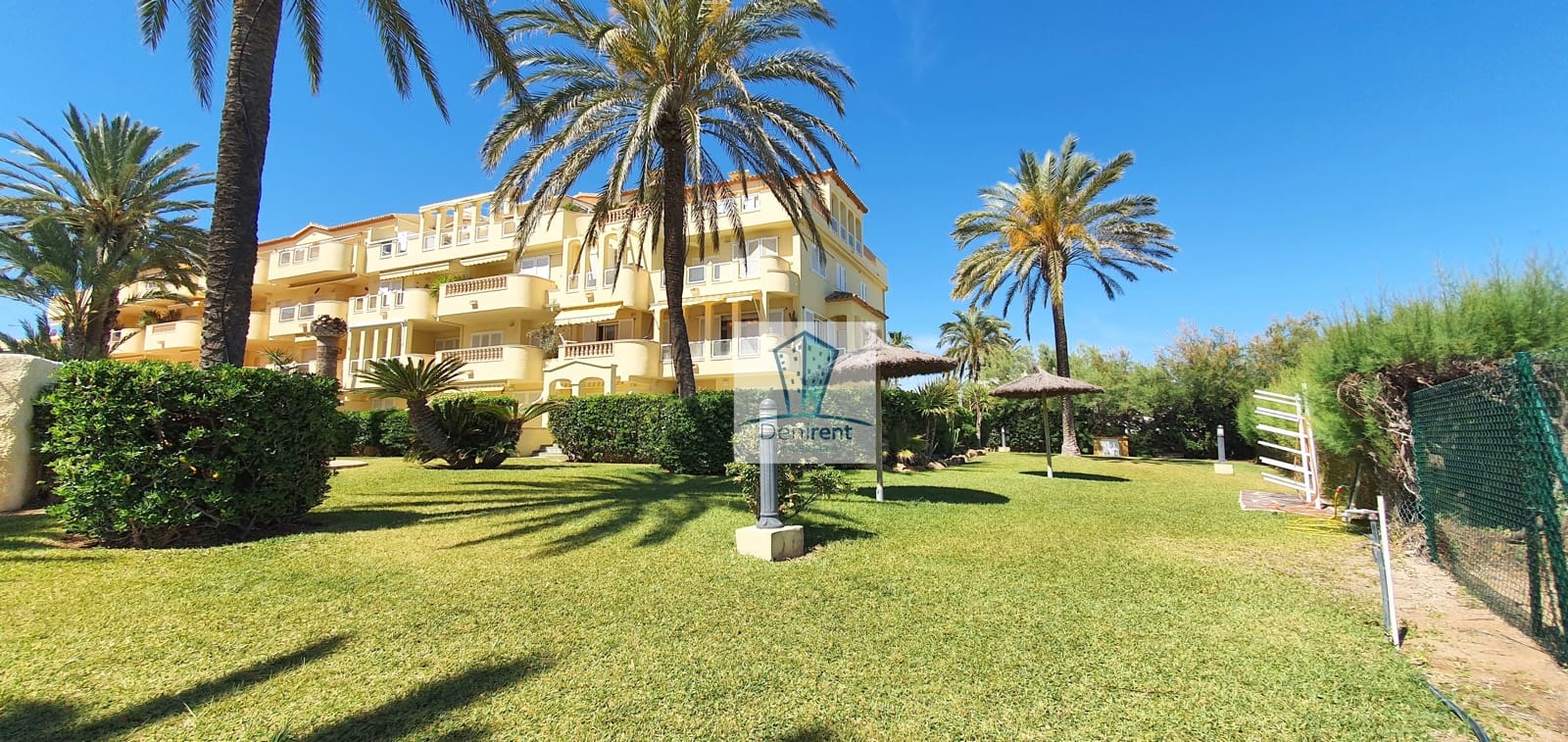 3 bedroom Beach Apartment for holiday rental in Denia with pool garage - € 665 (Ref: 9758107)