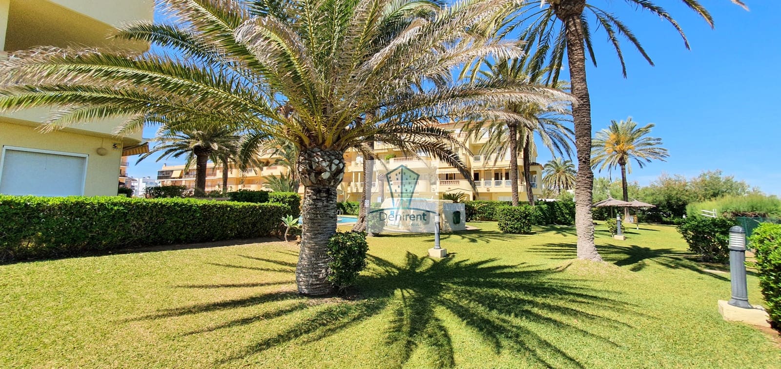 3 bedroom Beach Apartment for holiday rental in Denia with pool garage - € 665 (Ref: 9758107)