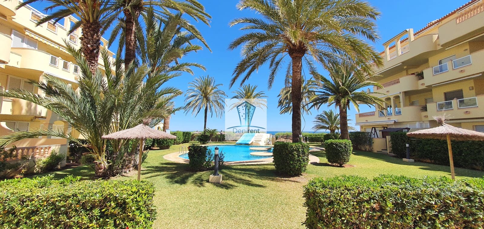 3 bedroom Beach Apartment for holiday rental in Denia with pool garage - € 665 (Ref: 9758107)