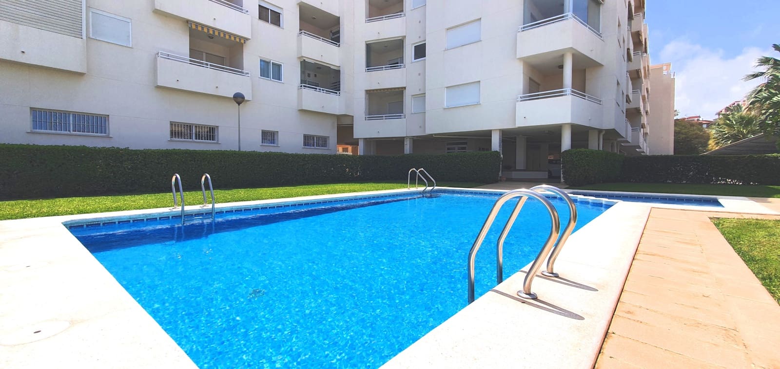2 bedroom Beach Apartment for holiday rental in Denia with pool garage - € 500 (Ref: 9759379)