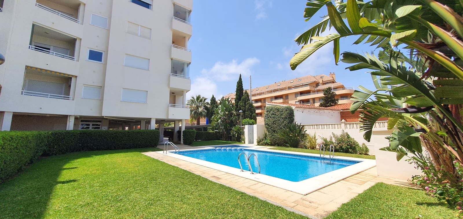 2 bedroom Beach Apartment for holiday rental in Denia with pool garage - € 500 (Ref: 9759379)