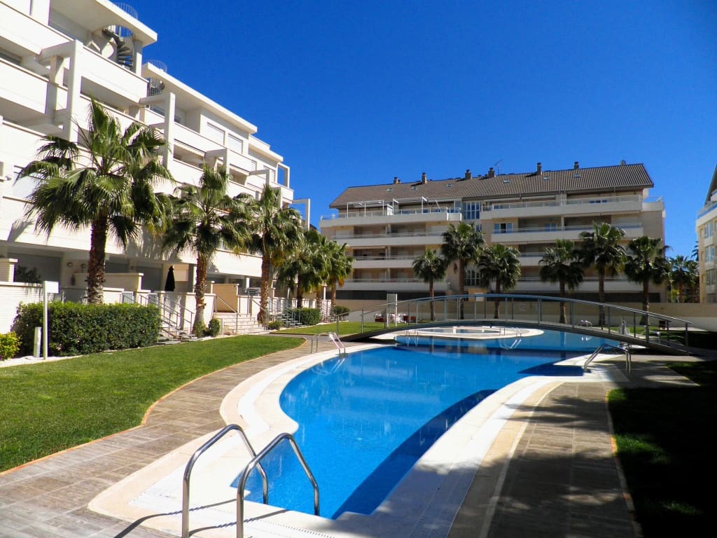 3 bedroom Beach Apartment for holiday rental in Denia with pool garage - € 515 (Ref: 9759549)