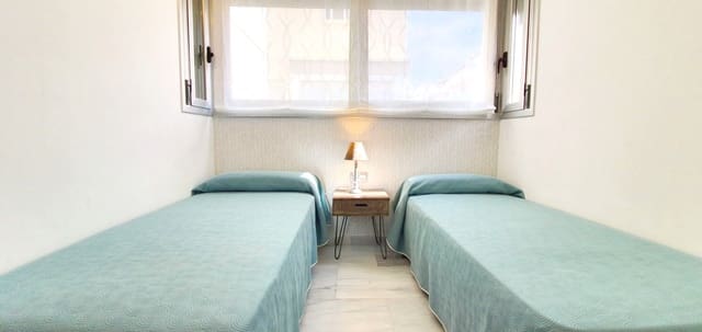 3 camera da letto Appartamento sulla Spiaggia da affitare come casa vacanza in Les Bassetes - El Marjal, Dénia con piscina garage - 515 € (Rif: 9759549)