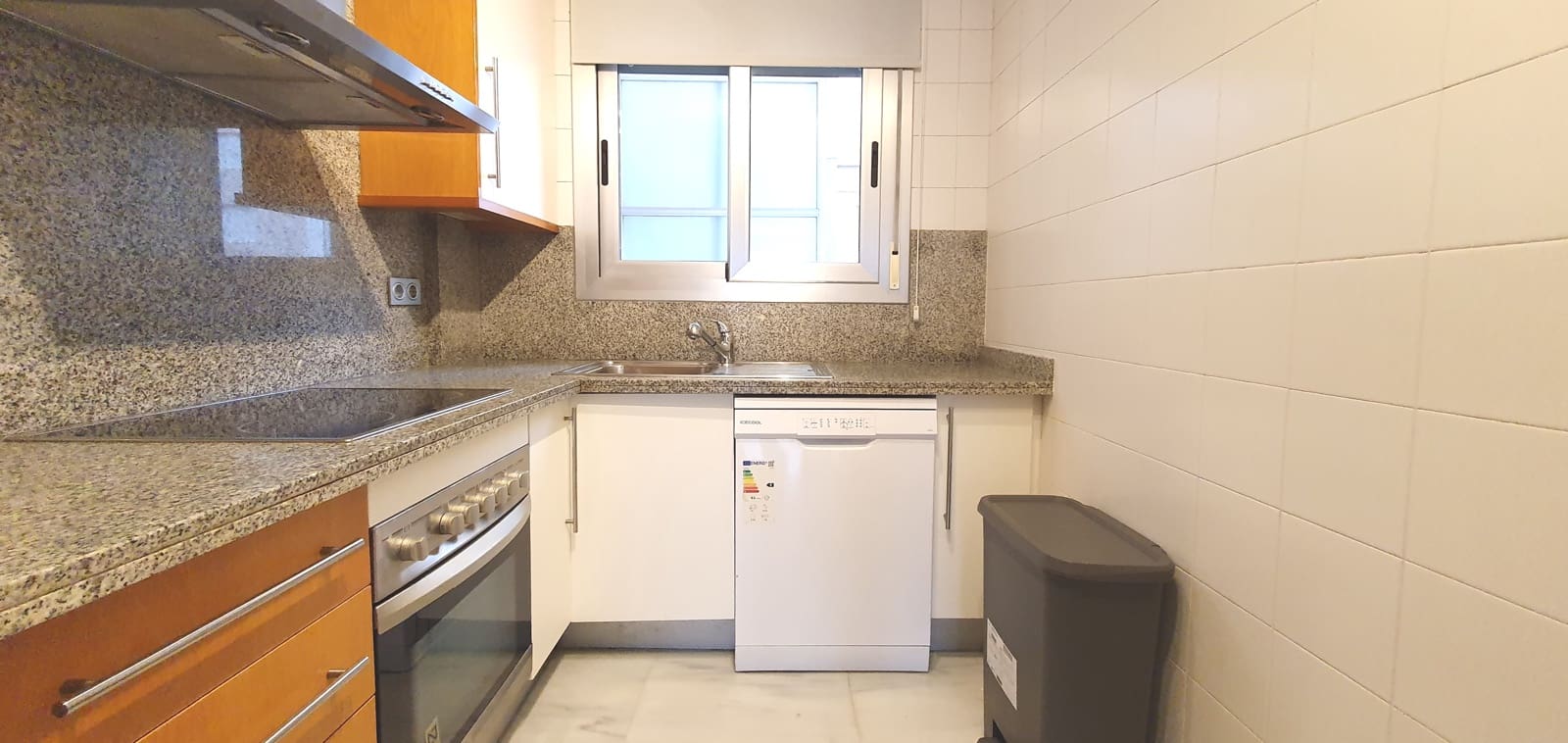 3 bedroom Beach Apartment for holiday rental in Denia with pool garage - € 515 (Ref: 9759549)