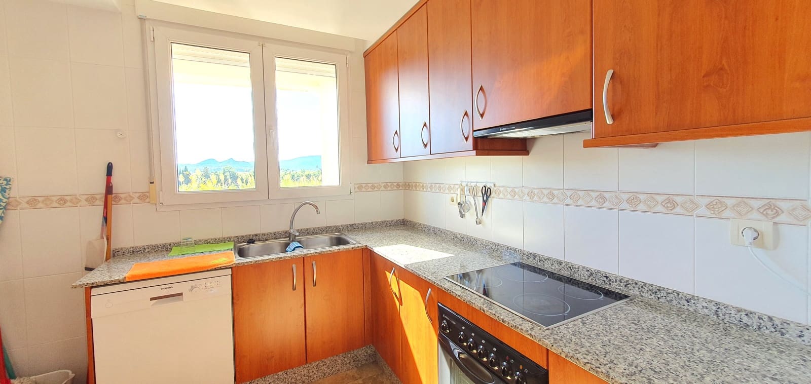 2 bedroom Beach Apartment for holiday rental in Denia with pool garage - € 400 (Ref: 9759557)