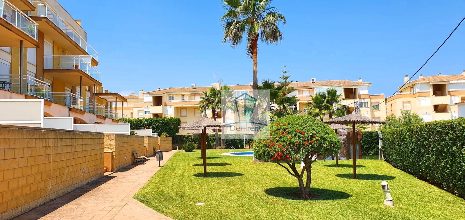 2 bedroom Beach Apartment for holiday rental in Denia with pool garage - € 400 (Ref: 9759557)