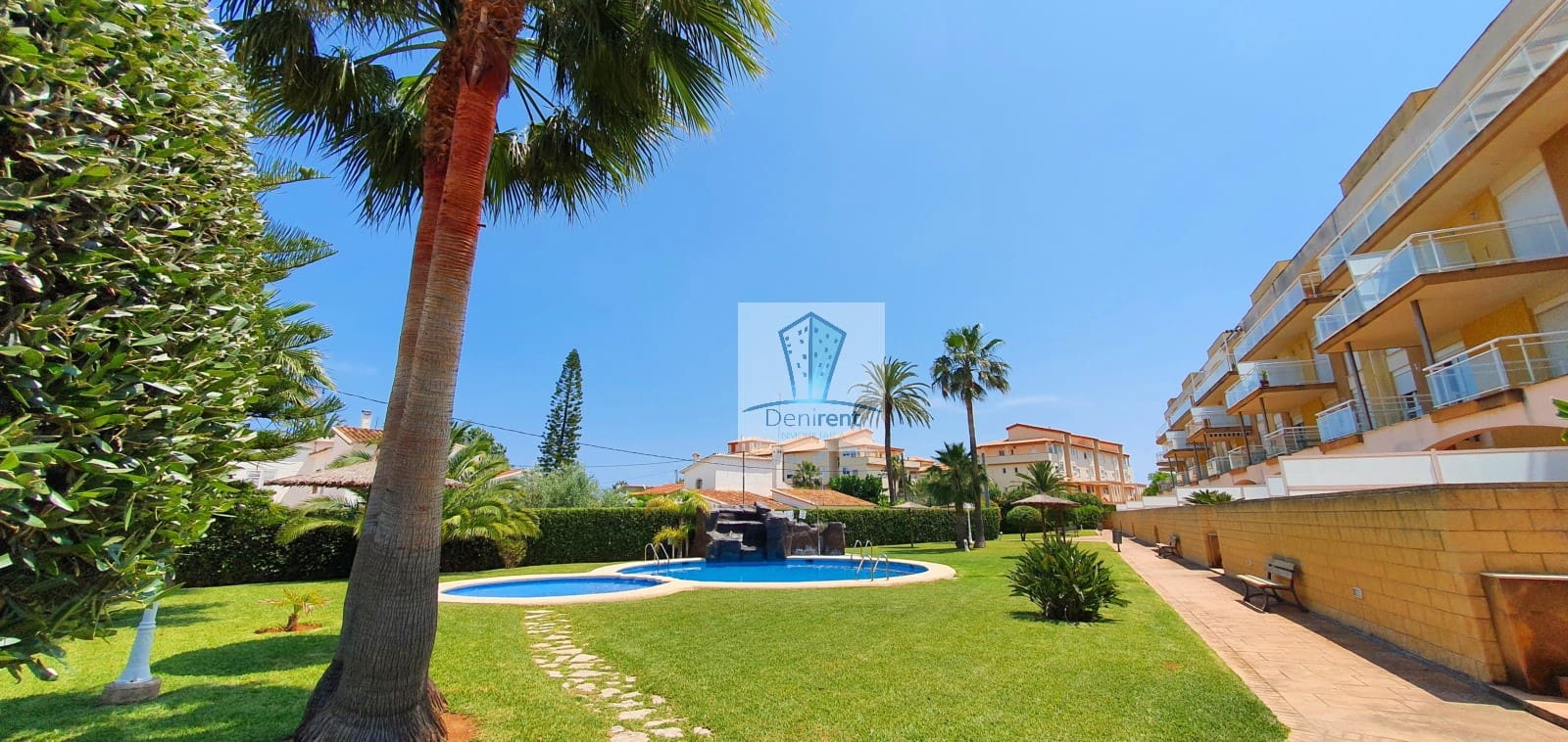 2 bedroom Beach Apartment for holiday rental in Denia with pool garage - € 400 (Ref: 9759557)