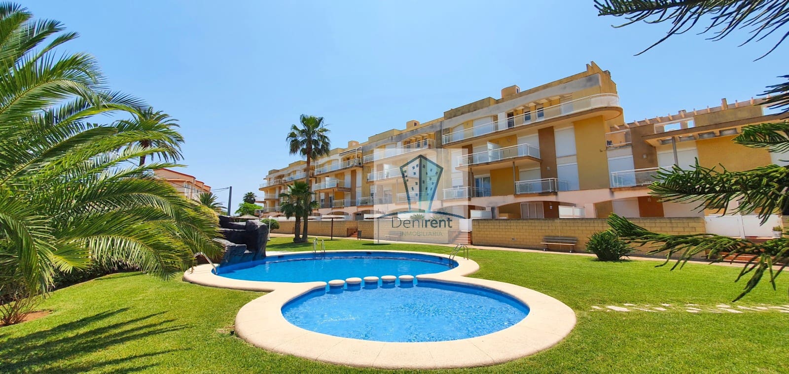 2 bedroom Beach Apartment for holiday rental in Denia with pool garage - € 400 (Ref: 9759557)