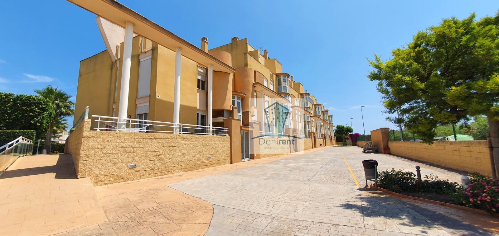 2 bedroom Beach Apartment for holiday rental in Denia with pool garage - € 400 (Ref: 9759557)