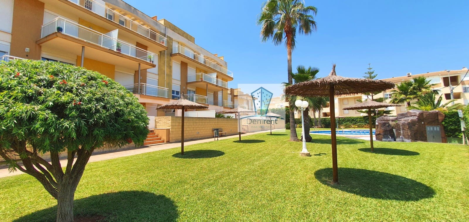 2 bedroom Beach Apartment for holiday rental in Denia with pool garage - € 400 (Ref: 9759557)