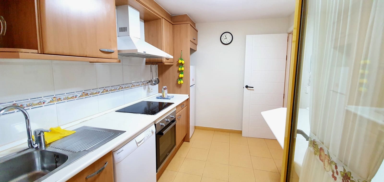 2 bedroom Beach Apartment for holiday rental in Denia with pool garage - € 400 (Ref: 9759588)