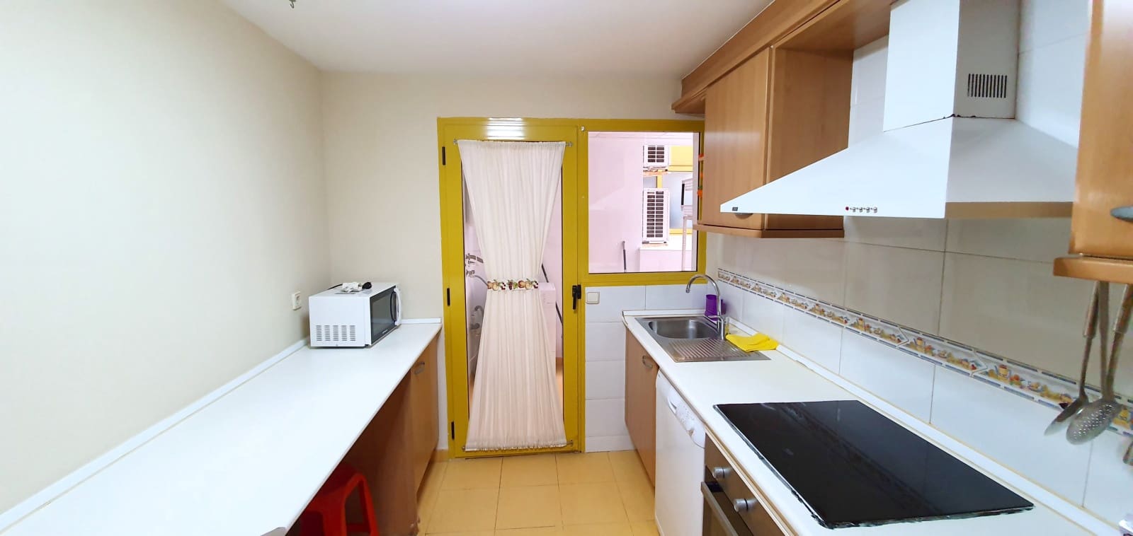 2 bedroom Beach Apartment for holiday rental in Denia with pool garage - € 400 (Ref: 9759588)