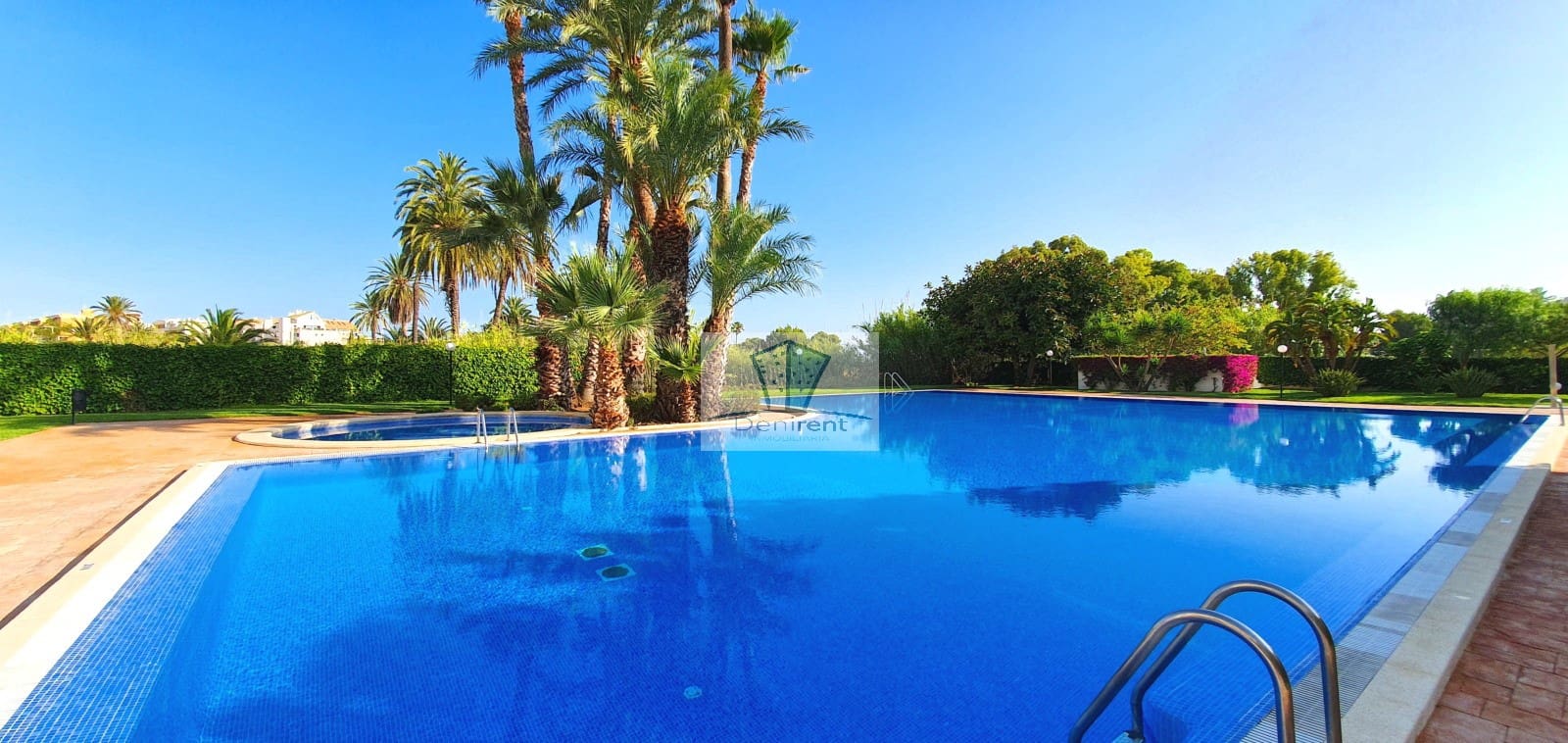 2 bedroom Beach Apartment for holiday rental in Denia with pool garage - € 400 (Ref: 9759588)