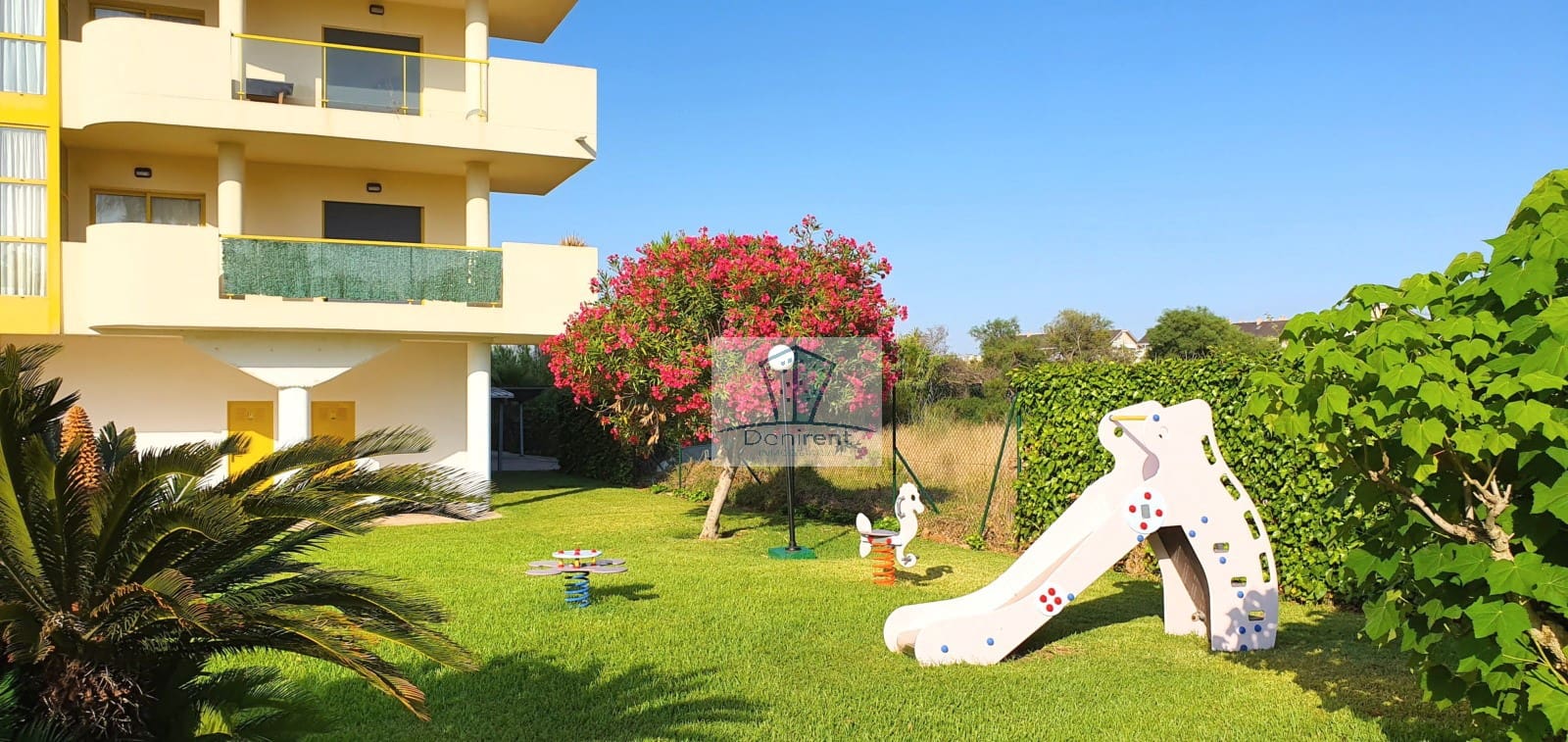 2 bedroom Beach Apartment for holiday rental in Denia with pool garage - € 400 (Ref: 9759588)