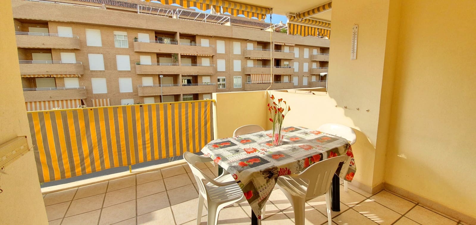 2 bedroom Beach Apartment for holiday rental in Denia with pool garage - € 400 (Ref: 9759588)