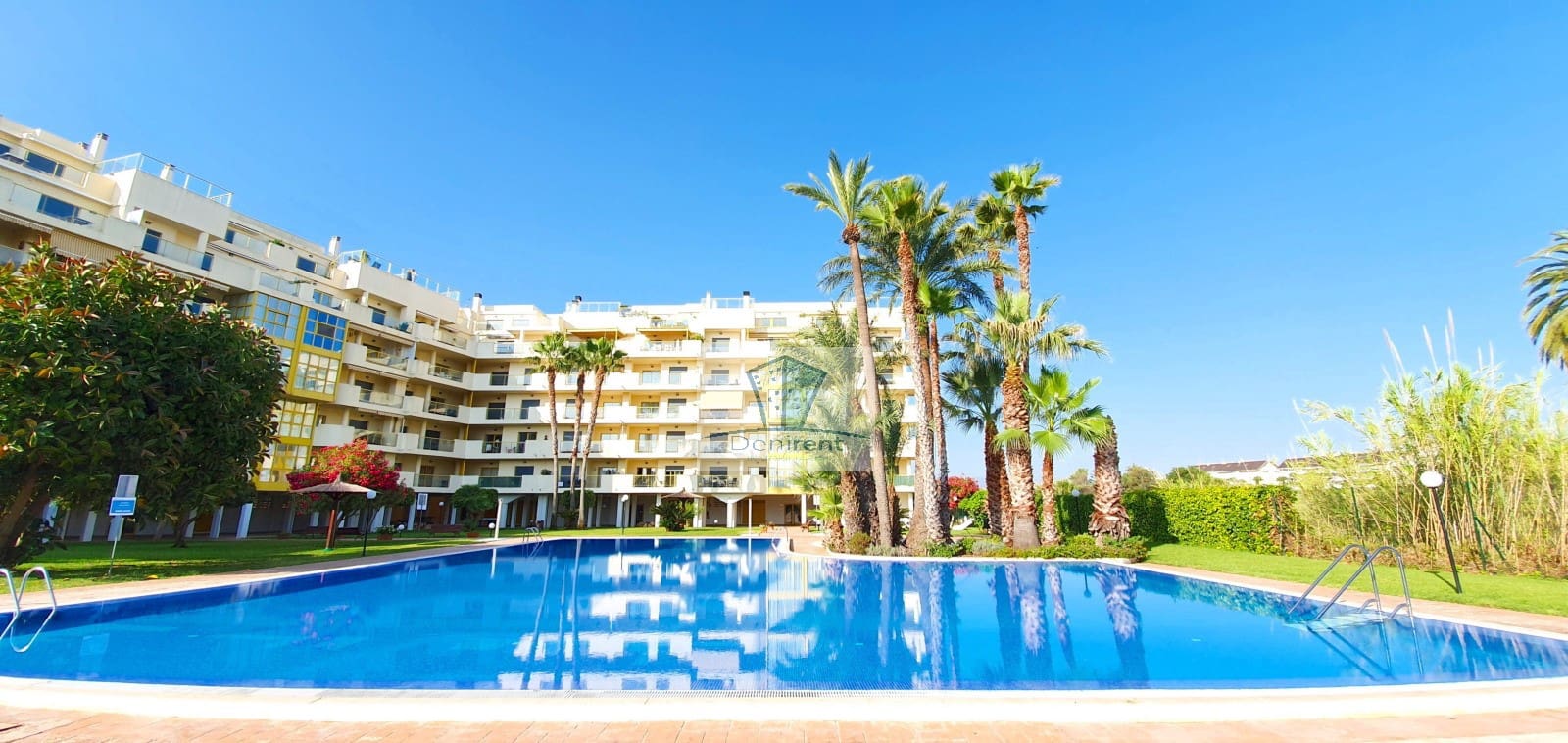 2 bedroom Beach Apartment for holiday rental in Denia with pool garage - € 400 (Ref: 9759588)