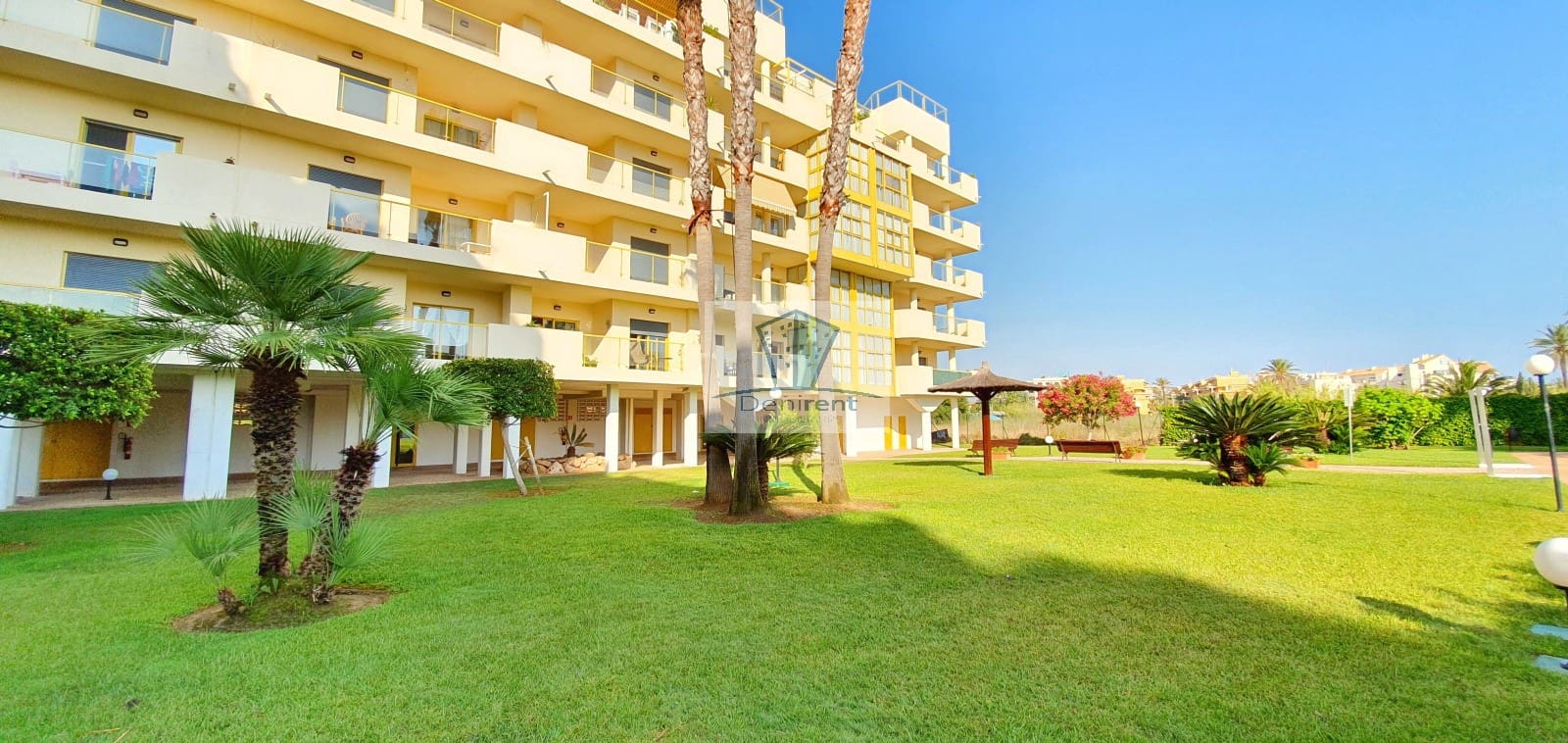 2 bedroom Beach Apartment for holiday rental in Denia with pool garage - € 400 (Ref: 9759588)