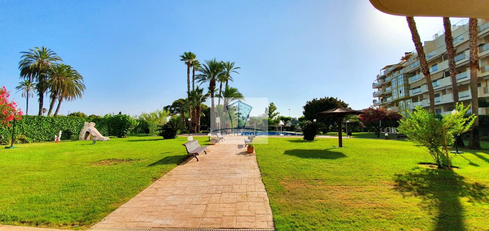 2 bedroom Beach Apartment for holiday rental in Denia with pool garage - € 400 (Ref: 9759588)