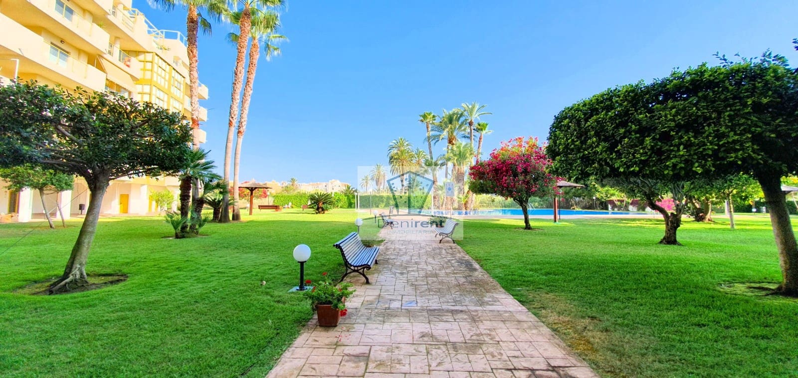 2 bedroom Beach Apartment for holiday rental in Denia with pool garage - € 400 (Ref: 9759588)