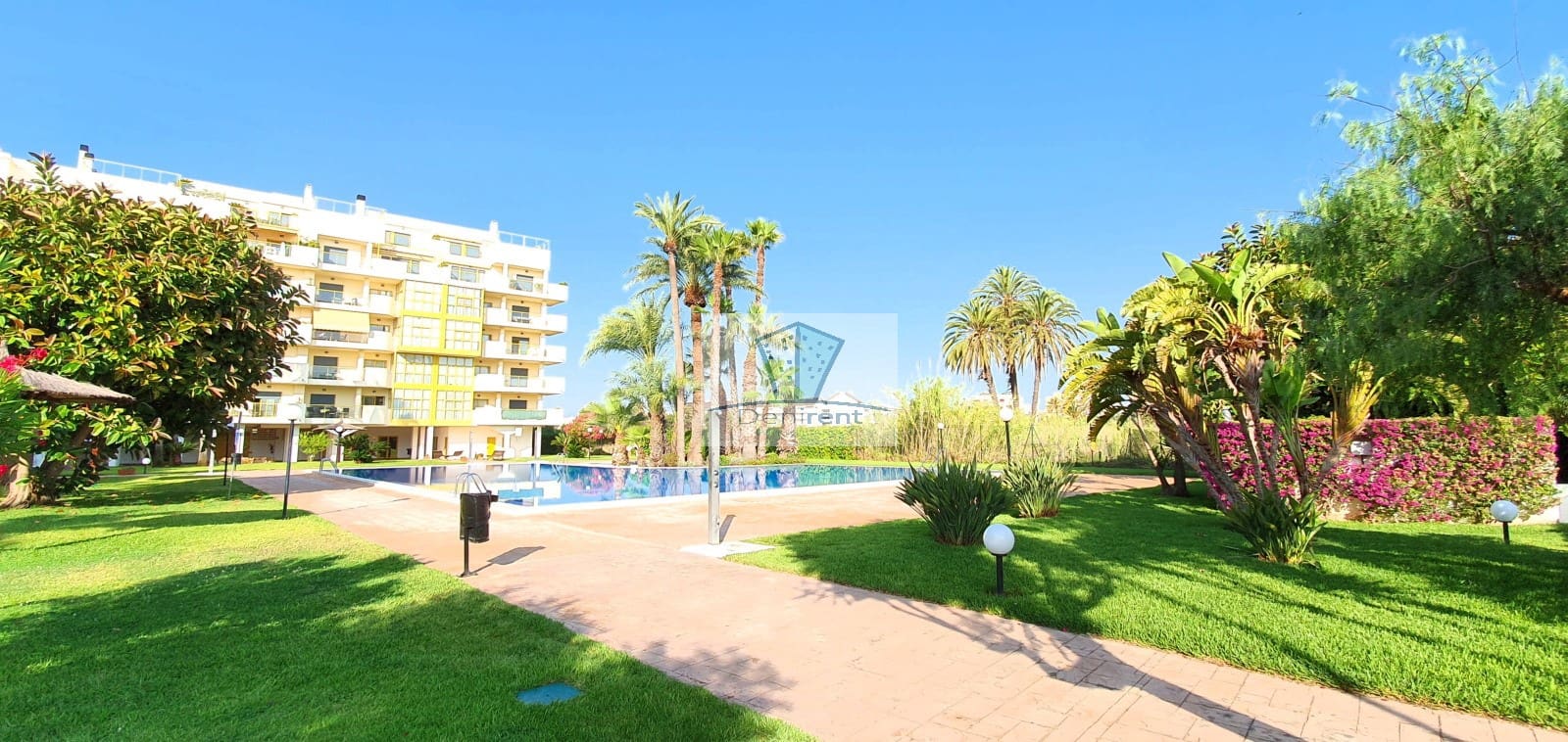 2 bedroom Beach Apartment for holiday rental in Denia with pool garage - € 400 (Ref: 9759588)