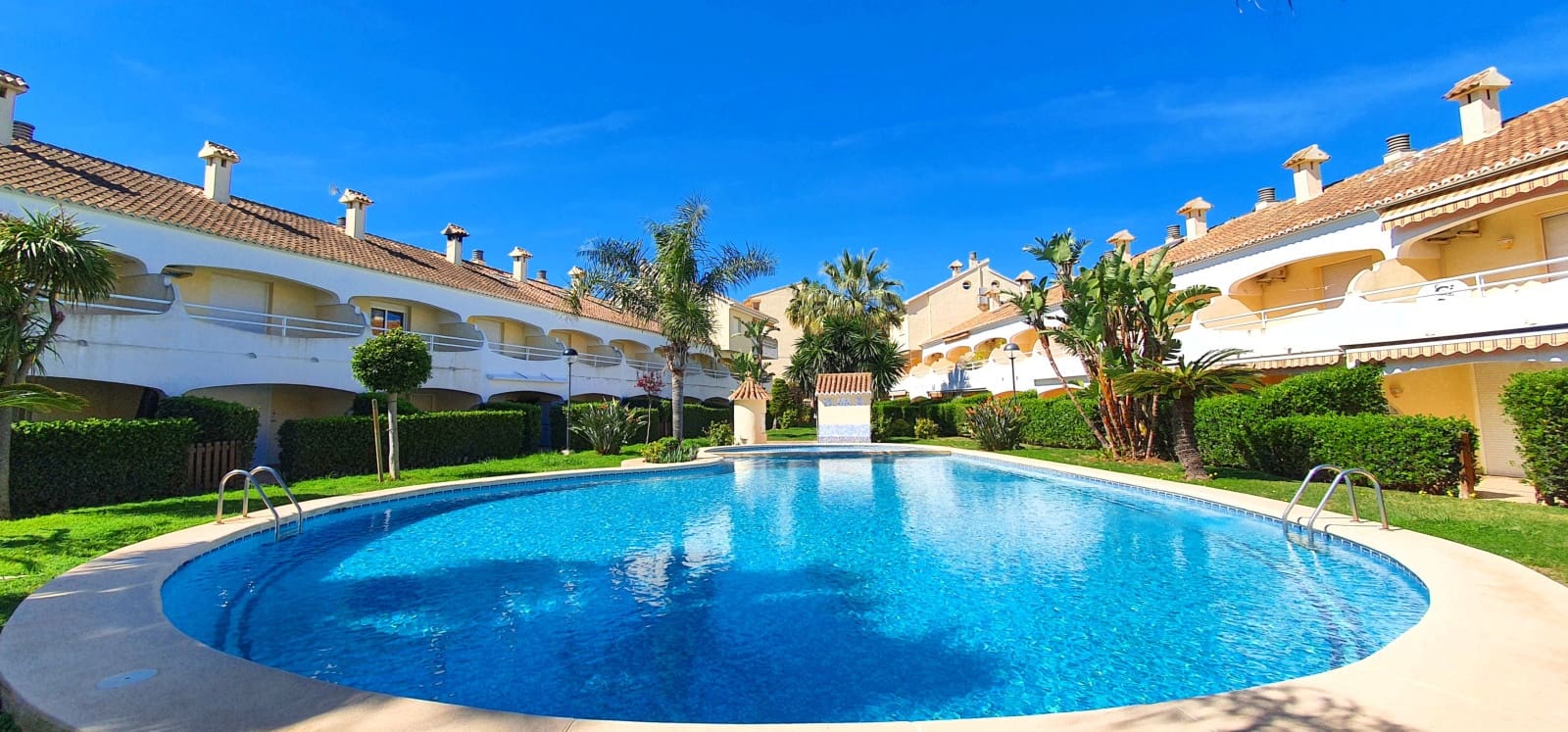 2 bedroom Terraced Villa for holiday rental in Denia with pool garage - € 400 (Ref: 9759607)