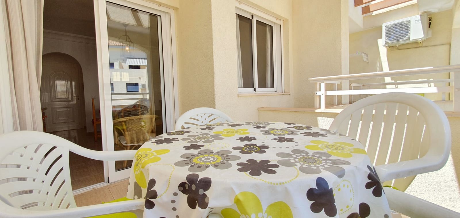 2 bedroom Beach Apartment for holiday rental in Denia with pool - € 380 (Ref: 9759993)