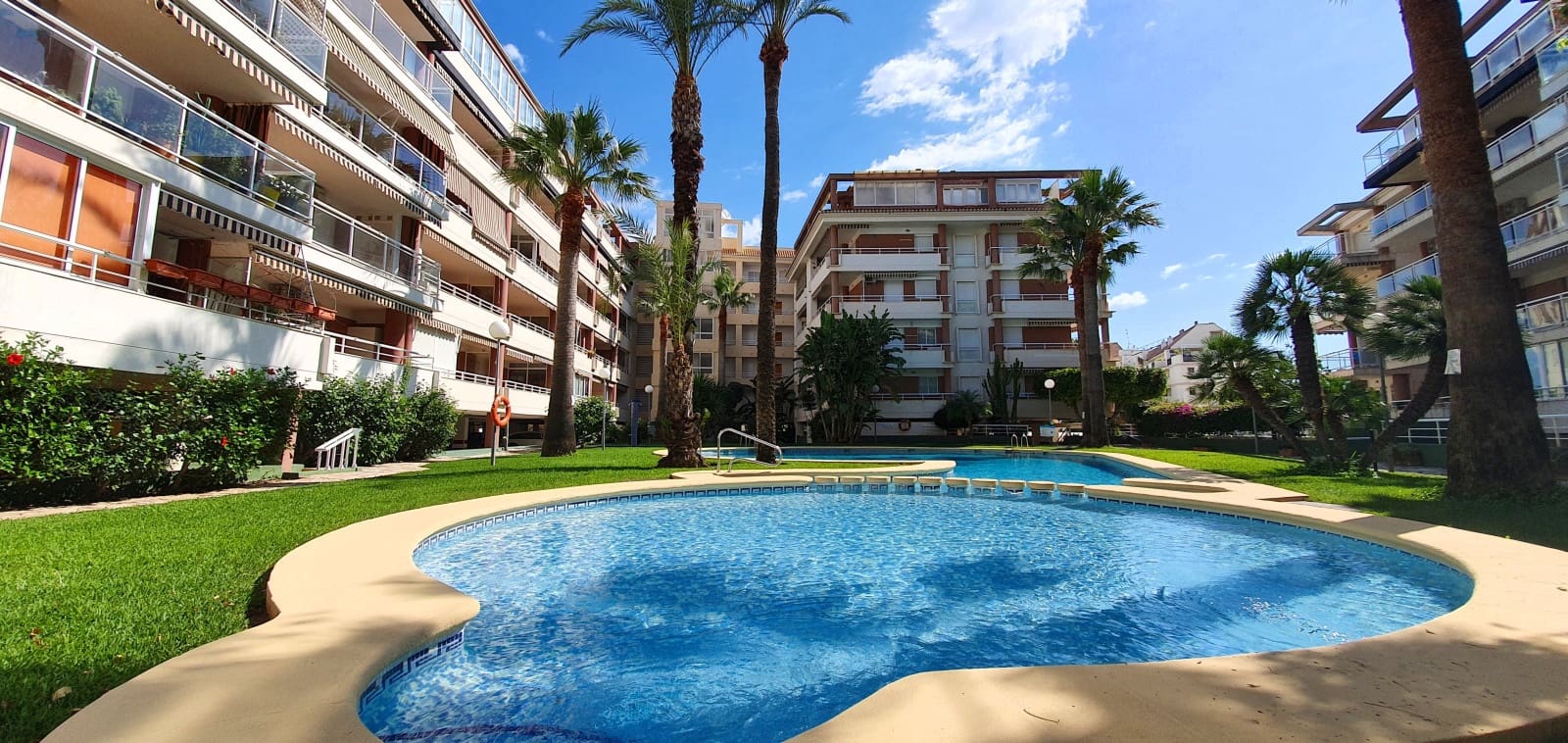2 bedroom Beach Apartment for holiday rental in Denia with pool garage - € 450 (Ref: 9760113)