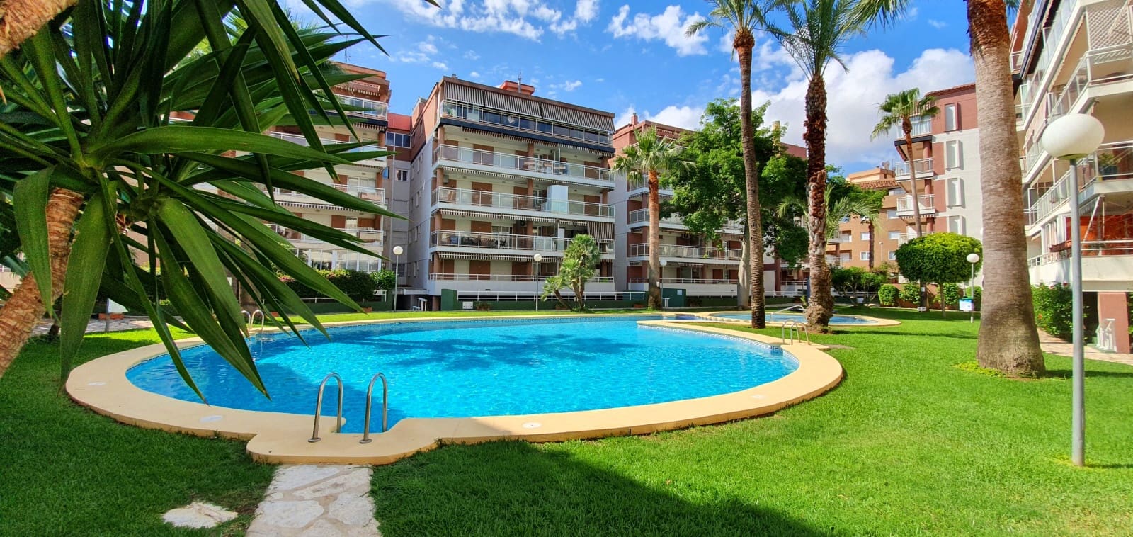 2 bedroom Beach Apartment for holiday rental in Denia with pool garage - € 450 (Ref: 9760113)