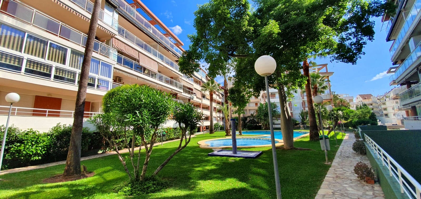 2 bedroom Beach Apartment for holiday rental in Denia with pool garage - € 450 (Ref: 9760113)