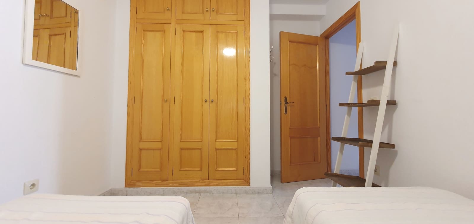 2 bedroom Beach Apartment for holiday rental in Denia with pool garage - € 450 (Ref: 9760113)