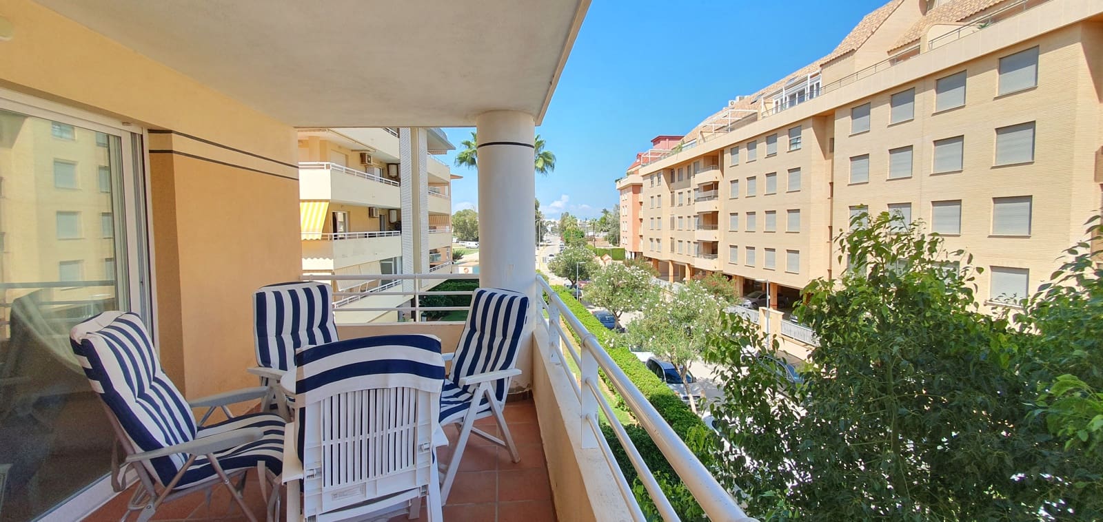 2 bedroom Beach Apartment for holiday rental in Denia with pool garage - € 450 (Ref: 9760113)