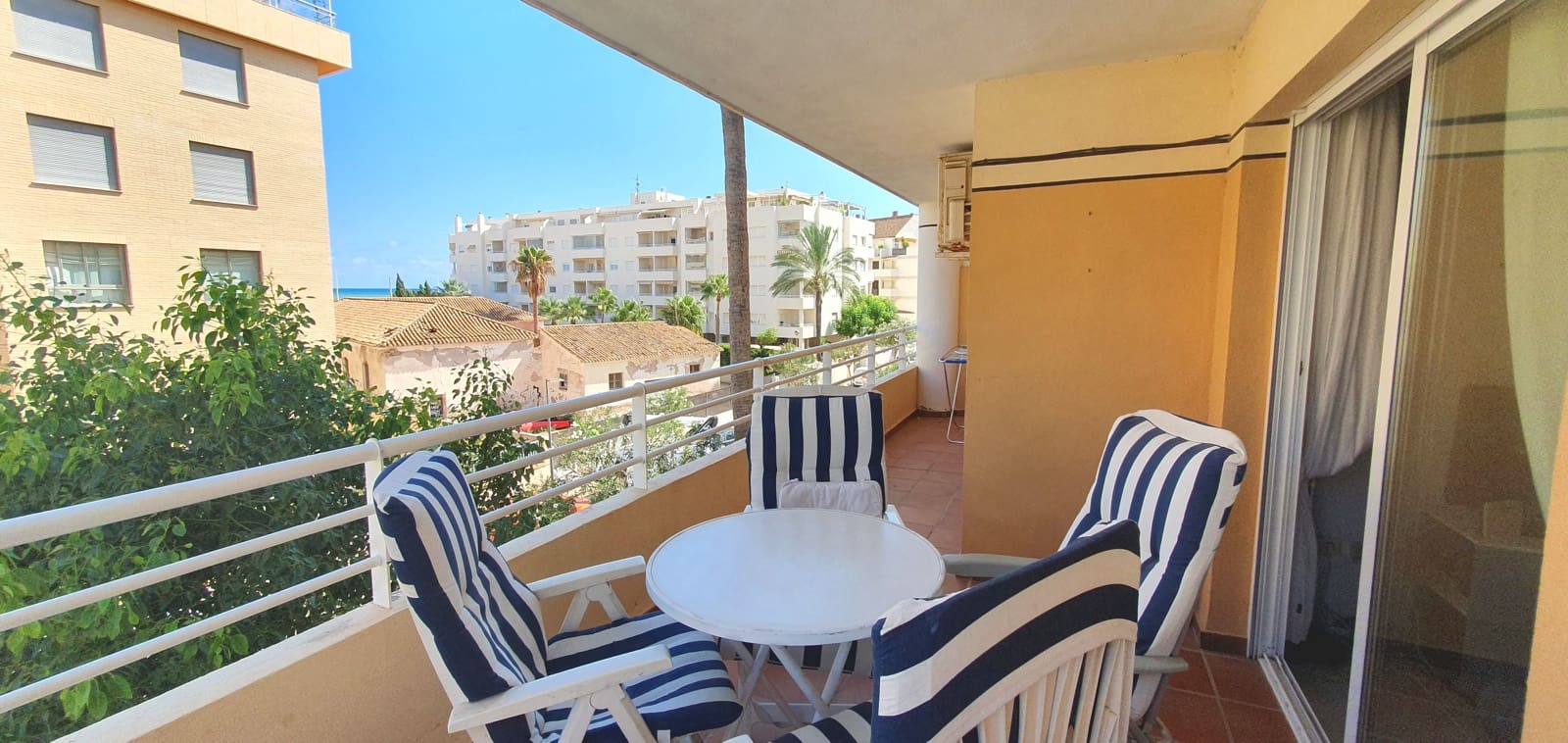 2 bedroom Beach Apartment for holiday rental in Denia with pool garage - € 450 (Ref: 9760113)
