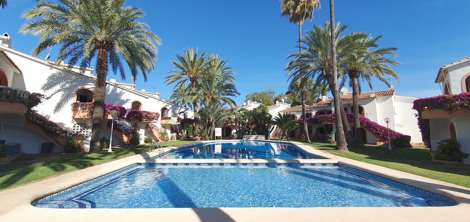 2 bedroom Terraced Villa for holiday rental in Denia with pool - € 420 (Ref: 9760124)